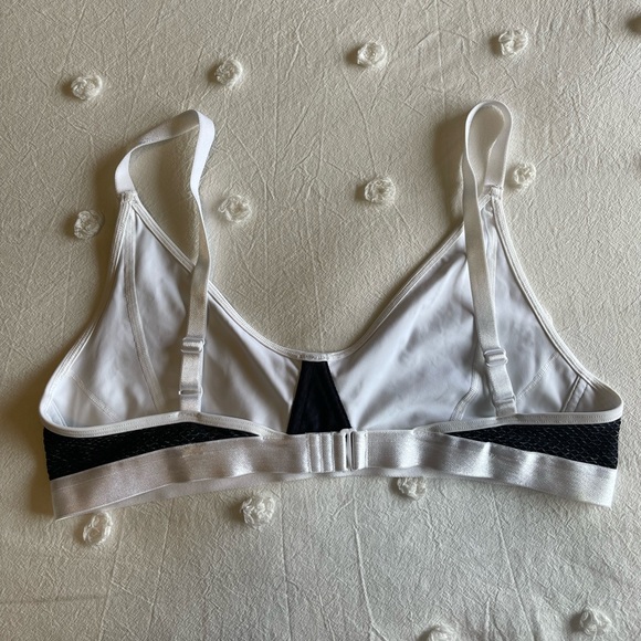 Lululemon Lab Collection Divert Bra - Picture 6 of 6